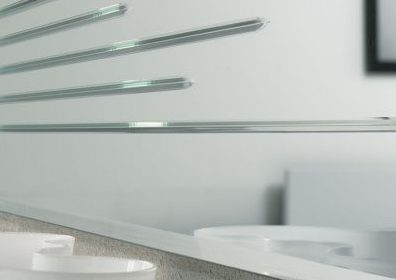Mensole e incisioni lineari su vetro